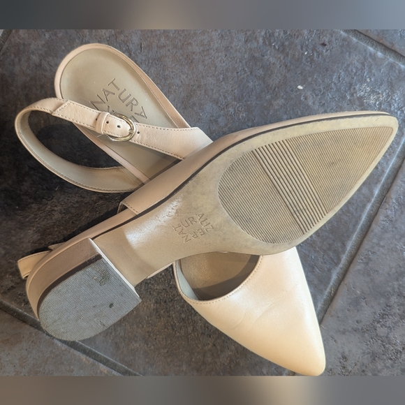 🎉CLOSET CLEAR OUT!!!🎉 Naturalizer Beige Leather Strappy Kitten Heel - Picture 3 of 4